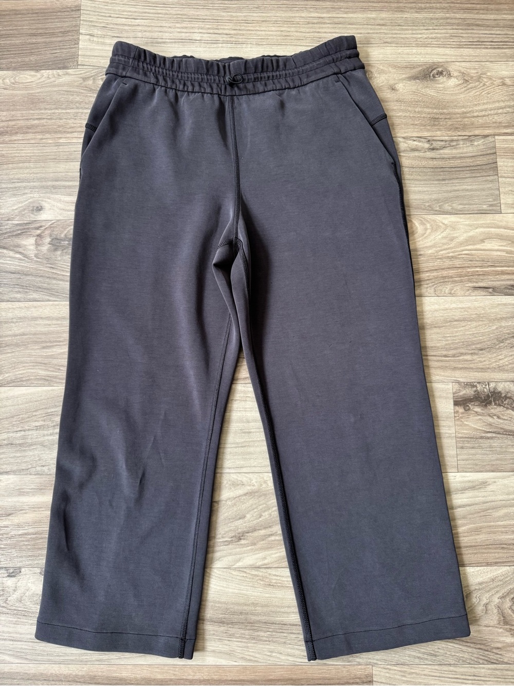 Lululemon Softstreme High-Rise Straight Leg Crop in Black Size 8
